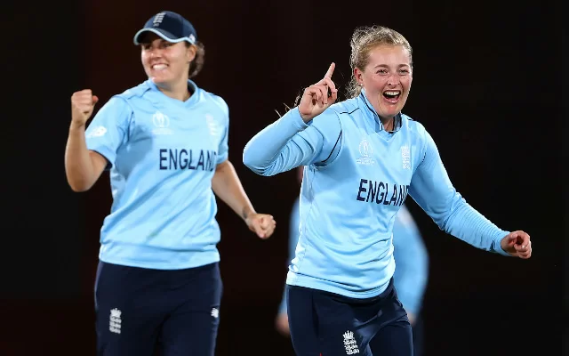 එංගලන්තය දකුණු අප්රිකාව ලකුණු 137කින් පරාජය කරමින් ඔස්ට්රේලියාව සමඟ අවසන් මහා තරගයට