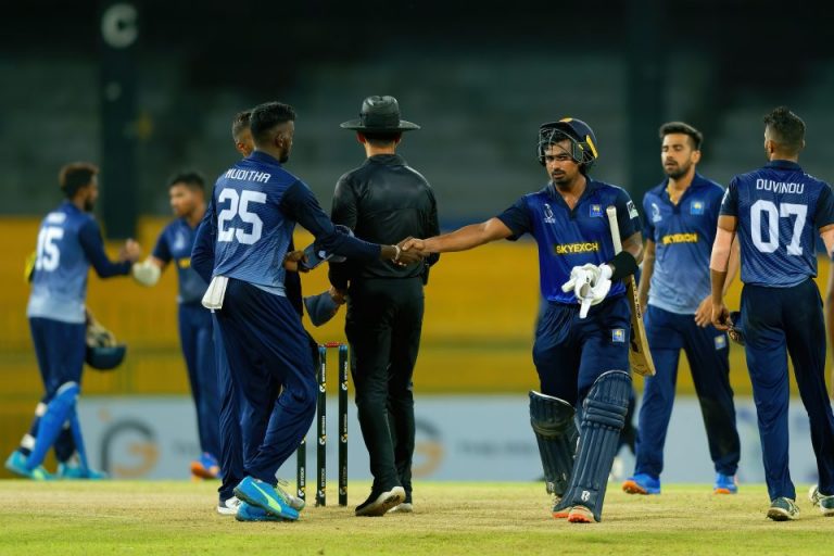 ග්‍රේස් පරාජය කළ බ්ලූස් අවසන් මහ සටනට කිට්ටු කරයි..