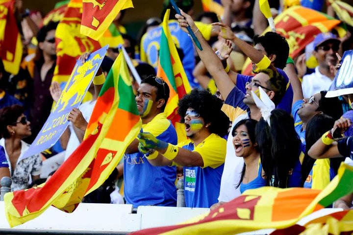 ජාතික ක්රීඩා අරමුදලට ක්රිකට් ආයතනයෙන් පරිත්යාගයක් -A donation from the Cricket board to the National Sports Fund.