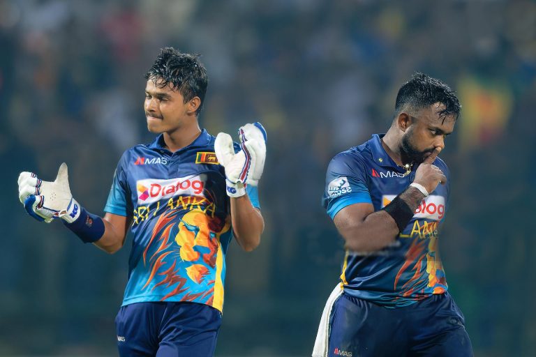 චරිත් අසලංකගේ සහ දුනිත් වෙල්ලාලගේගේ සුපිරි පිතිහරඹය සමග සිංහ අණසකට යටත් වූ පල්ලකැලේ ජාත්‍යන්තර ක්‍රීඩාංගණය.!