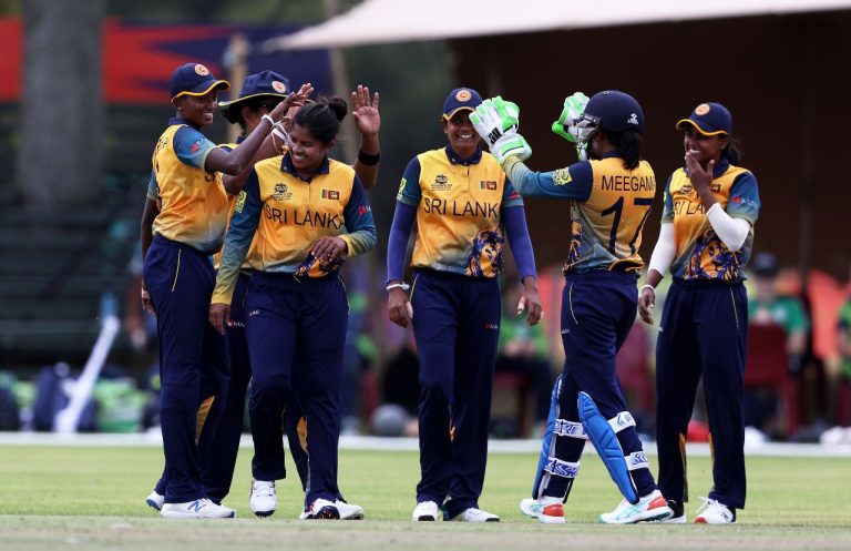 ශ්‍රී ලංකා ක්‍රීඩිකාවන් තියුණු ආරම්භයක් ලබාගනී - Sri Lanka hold nerve to beat Ireland