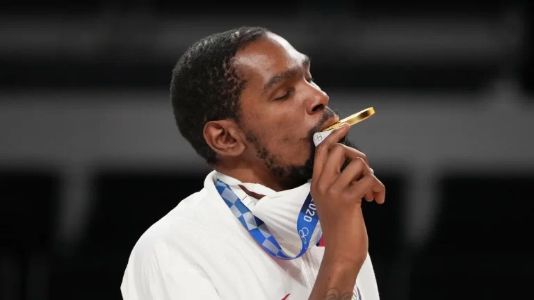 “ අපි හැමෝම ගංජා ගහනවා ” – ඩුරාන්ට්“We all smoke weed” – Durant