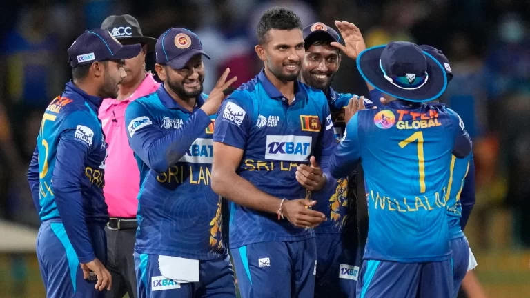 එක්දින තරග 13ක් ජයගත් පළමු ආසියානු කණ්ඩායම - Sri Lanka becomes the first Asian team to win 13 ODIs in a row.