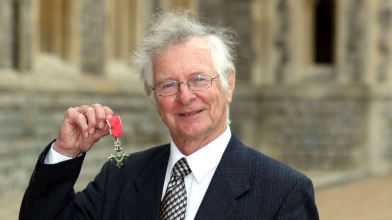 ඩක්වර්ත් ලුවිස් න්‍යාය ජාත්‍යන්තර ක්‍රිකට් පිටියට ගෙනා ඩක්වර්ත් අභාවප්‍රාප්ත වෙයි- Man who helped revolutionise rain-hit cricket dies aged 84