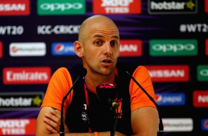 ශ්‍රී ලංකා පන්දු රැකීමේ පුහුණුකරු Anton Roux තම සේවයට සමුදෙයි- Sri Lanka bowling coach Anton Roux bids farewell to his service