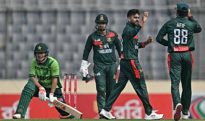 මහත්මා ක්රීඩාවට නිගා කල මෙහෙදි හසන් ගේ දවාගැනීම !