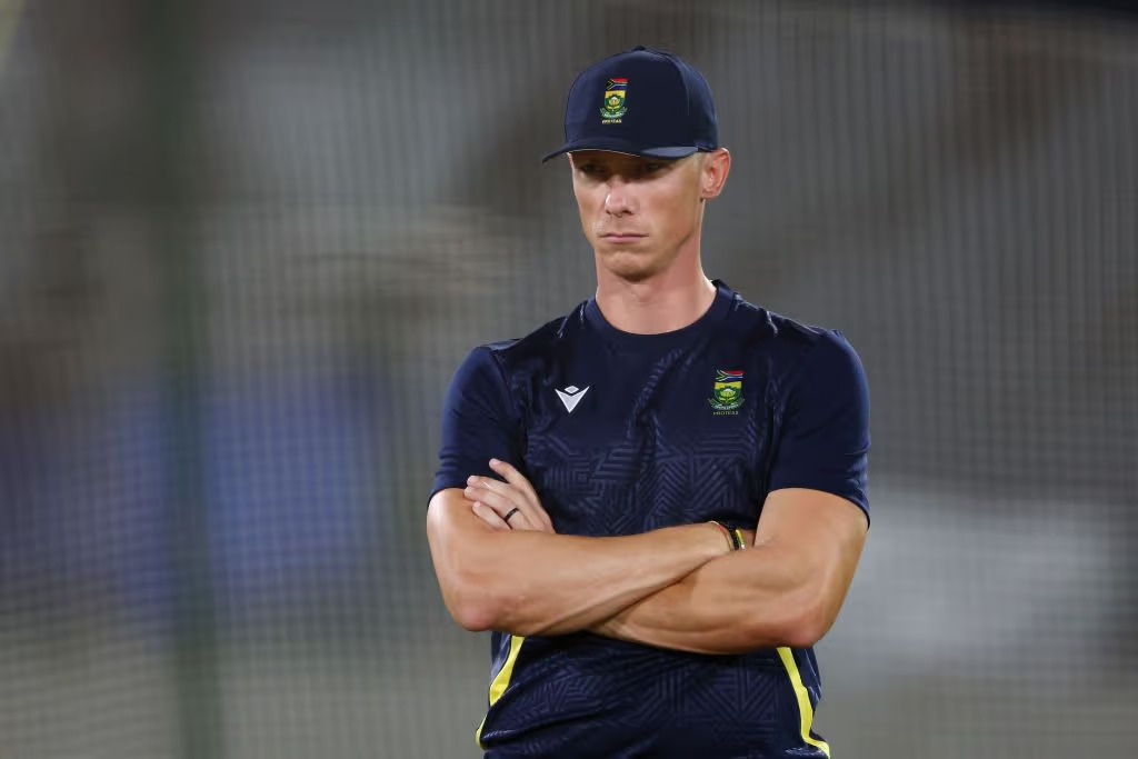 රුසී වැන් ඩර් ඩුසන් ක්‍රිකට් පිටියෙන් විශ්‍රාම යයි!