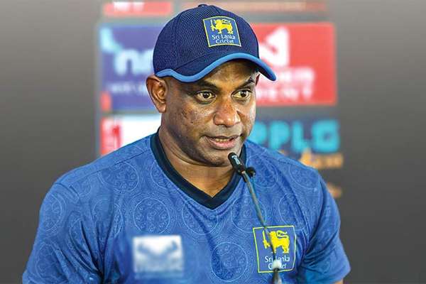 සනත් ජයසූරිය ශ්‍රී ලංකා ක්‍රිකට් කණ්ඩායමේ ඉහළ කාර්ය සාධන භූමිකාවෙන් ඉල්ලා අස්වෙයි!