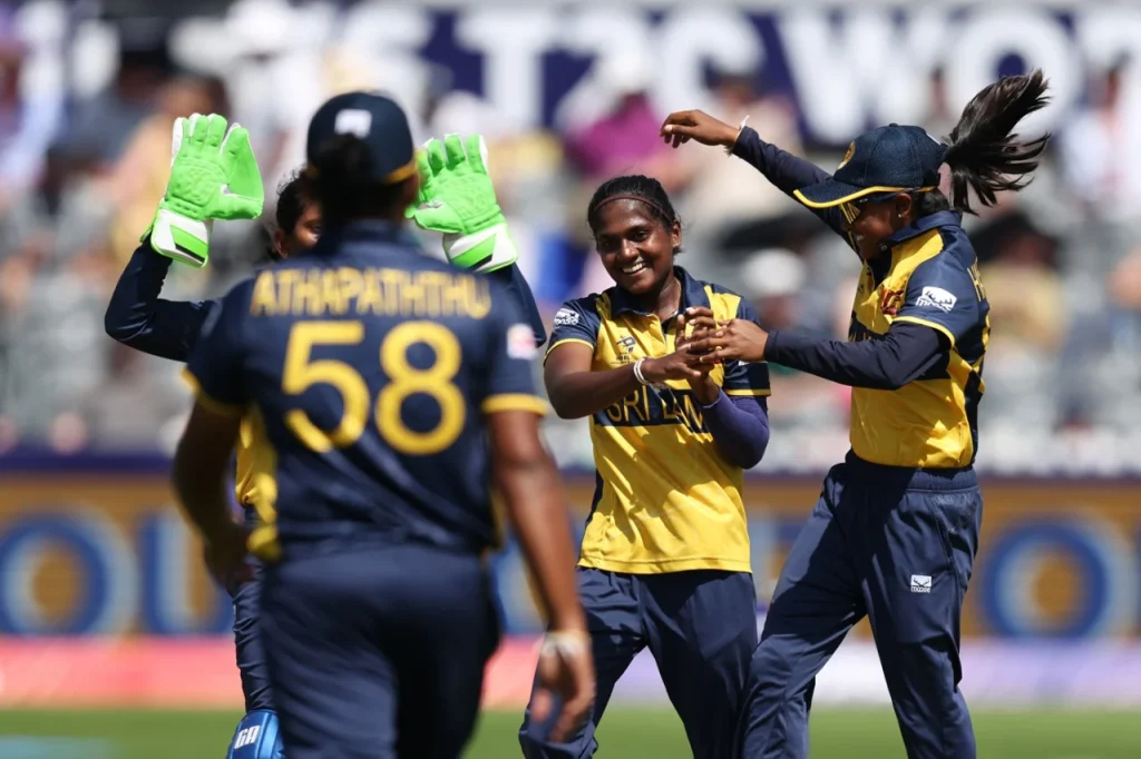 අතපත්තුගේ විශිෂ්ට ශතකයෙන් ශ්‍රී ලංකාවේ අවසන් පූර්ව වටයට!