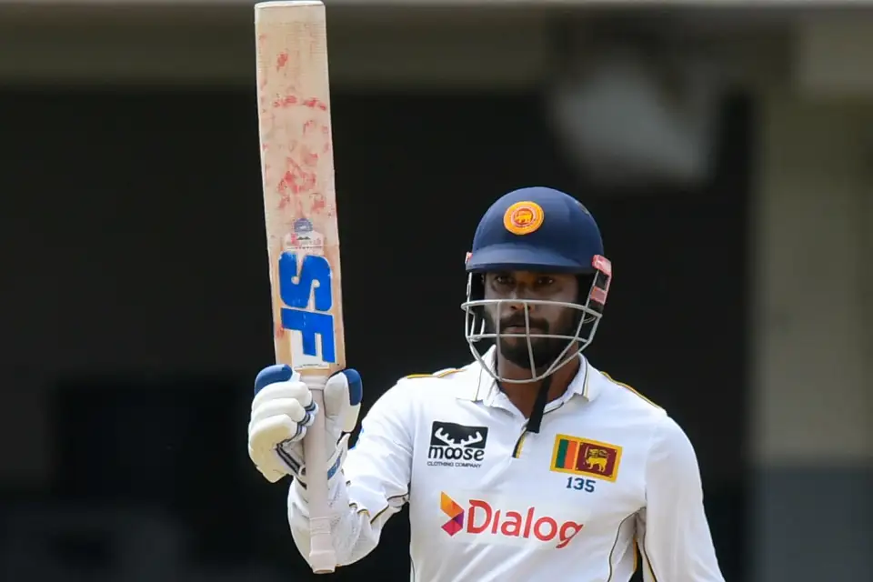 ධනංජය ද සිල්වා ශතකයකින් ශ්‍රී ලංකාවට පණ දෙයි!