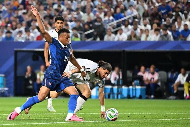 Messi, Mbappe සහ Erling Haaland සුපිරි ත්‍රිත්වය පාපන්දුලොව ගිනියම් කරයි!