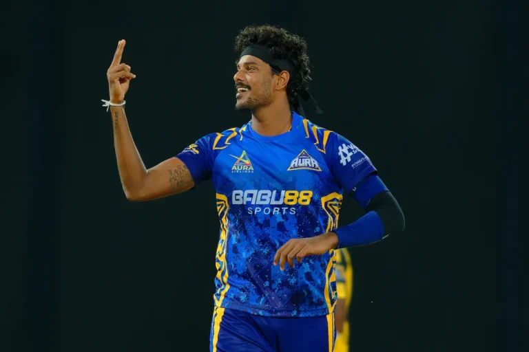 බිනුර ප්‍රනාන්දු T20 Blast තරගාවලියට අත්සන් තබයි!