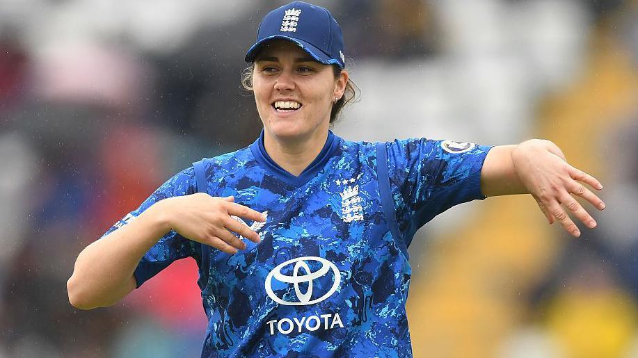 හර්ෂිතා සමරවික්රම ICC කාන්තා මාසයේ ක්රීඩිකාව සම්මානය සඳහා නම්කරයි!