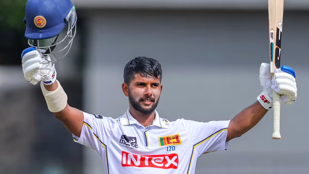 අගෝස්තු මාසයේ ICC පිරිමි අංශයේ 'මාසයේ හොඳම ක්රීඩකයා' සම්මානය සෝනල් දිනුෂ දිනා ගනී.