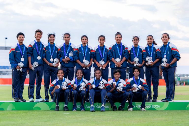 වාර්තාගත පරාජයක් මධ්‍යයේ ශ්‍රී ලංකා කාන්තා කණ්ඩායමට රිදී පදක්කම!