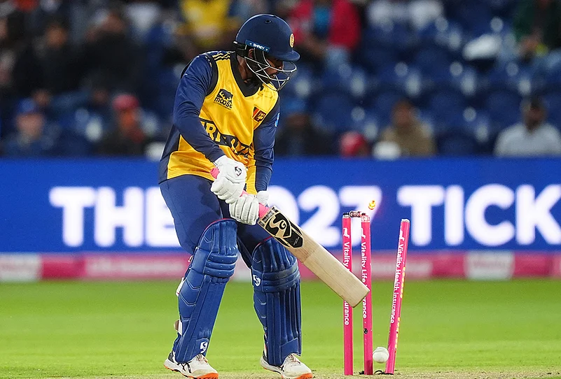 එංගලන්තය ශ්රී ලංකා දියාරු ක්රිකට් 3-0 ලෙස අතුගා දමයි!