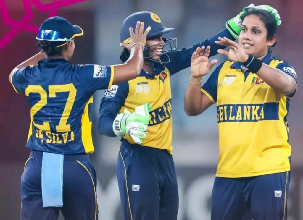 චමරි අතපත්තුගේ කඩුලු 7ක සුපිරි දස්කමෙන් ශ්‍රී ලංකාවට ලකුණු 75ක ජයක්